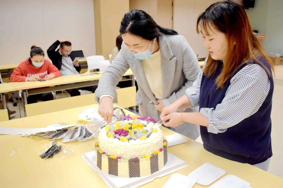 53d0f3ca634df264_74_10 53d0f3ca634df264_74_10