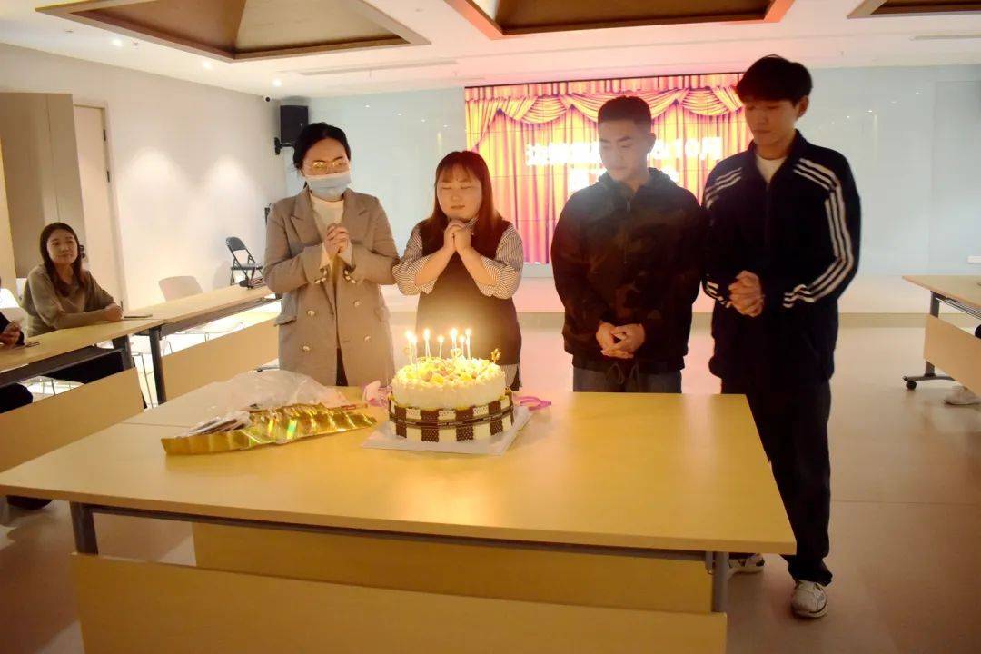 42081f527db88800_72_9 42081f527db88800_72_9