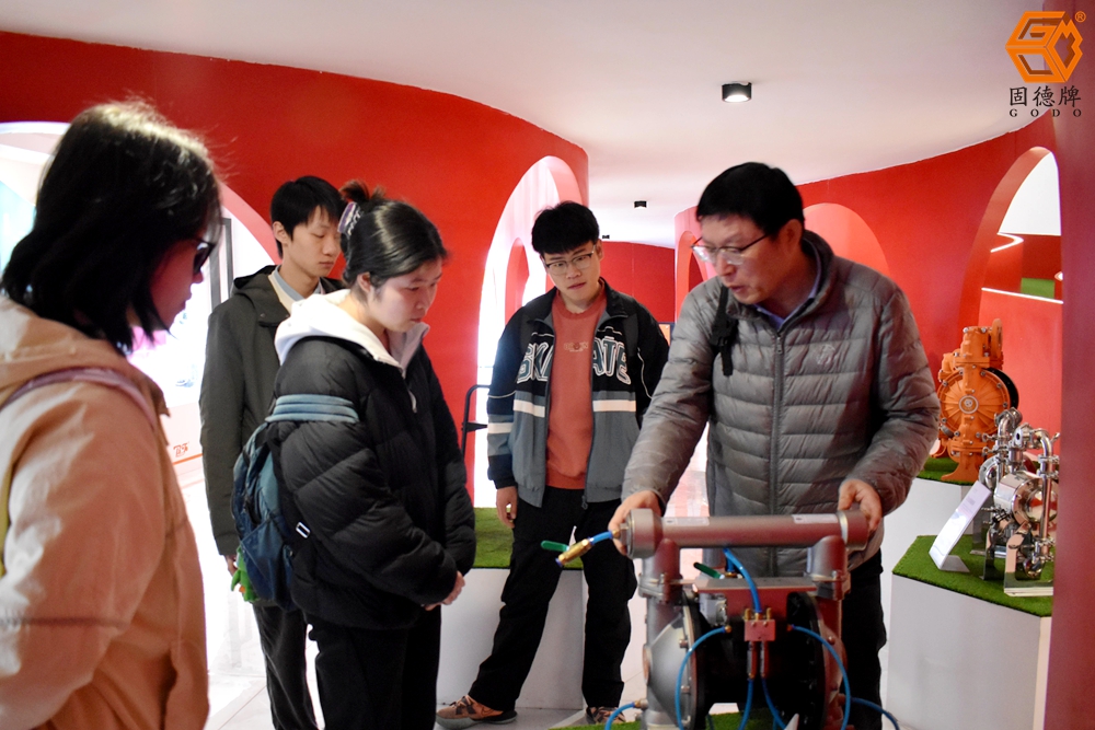 DSC_0032.JPG DSC_0032.JPG